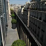 Champs Elysees Apartment
