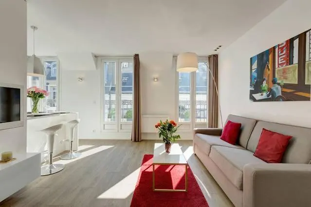 Champs Elysées Apartment